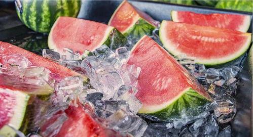 情人节现场吃瓜视频,甜蜜瓜语，见证爱意瞬间