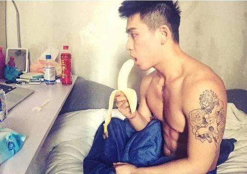 美国帅哥吃瓜视频大全,趣味横生的瞬间回顾