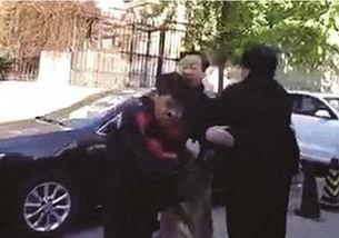 顺丰小哥吃瓜视频,揭秘快递员日常趣事