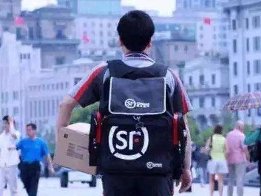 顺丰小哥吃瓜视频,揭秘快递员日常趣事