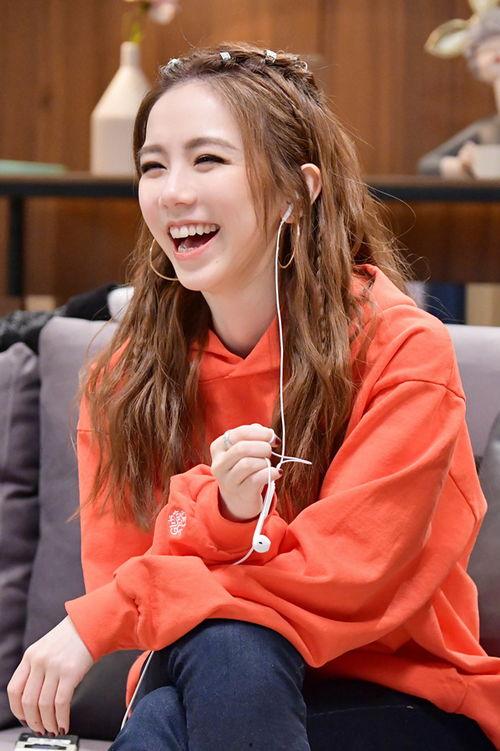 吃瓜少女邓紫棋视频下载,揭秘明星幕后趣事