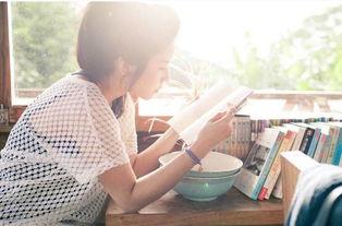 下雨天读书和吃瓜视频,解锁休闲时光的两种方式