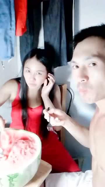 情人节吃瓜吵架视频播放,吃瓜吵架视频播放量飙升背后的故事