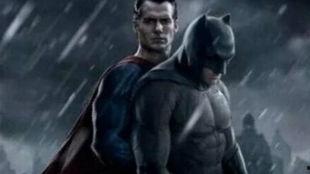 蝙蝠侠搞笑吃瓜视频,意外成为网友笑点担当！