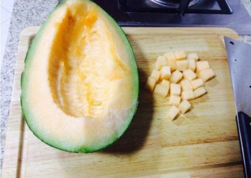 农村吃哈密瓜的视频,品尝哈密瓜的甜蜜滋味