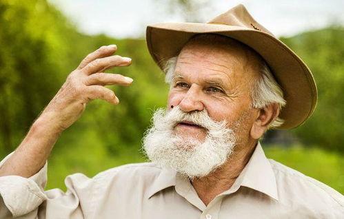 伦敦吃瓜老人是谁啊视频,一段引发热议的视频背后的故事